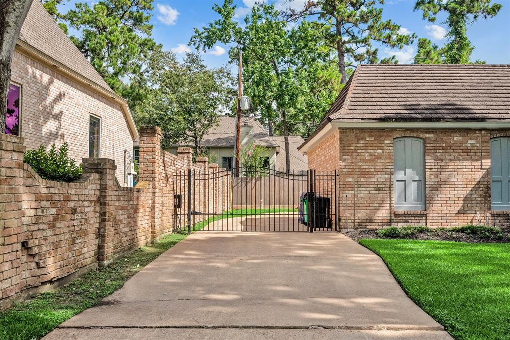 9410 Windrush Drive, Spring, Texas image 41