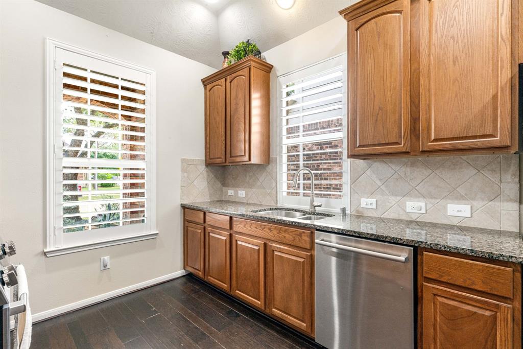 6311 Guilford Glen Lane, Katy, Texas image 5