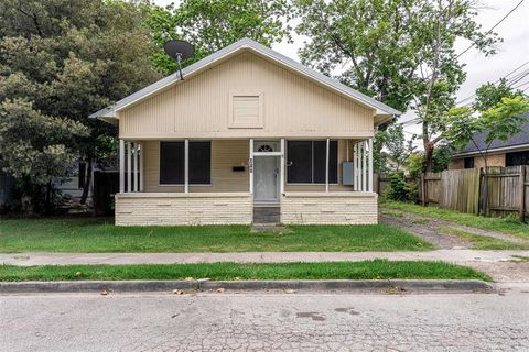 Single Family Residence in Baytown TX 417 Hunnicutt Street.jpg
