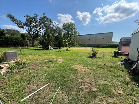 A home in Clute