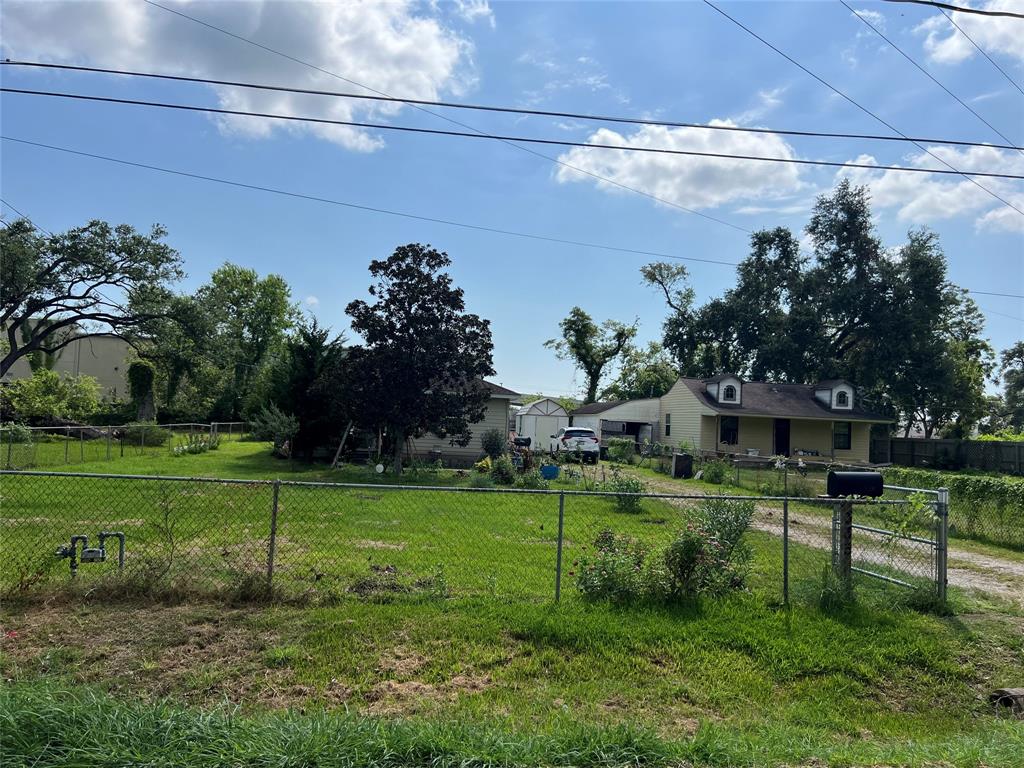 335 Brockman Street, Clute, Texas image 9