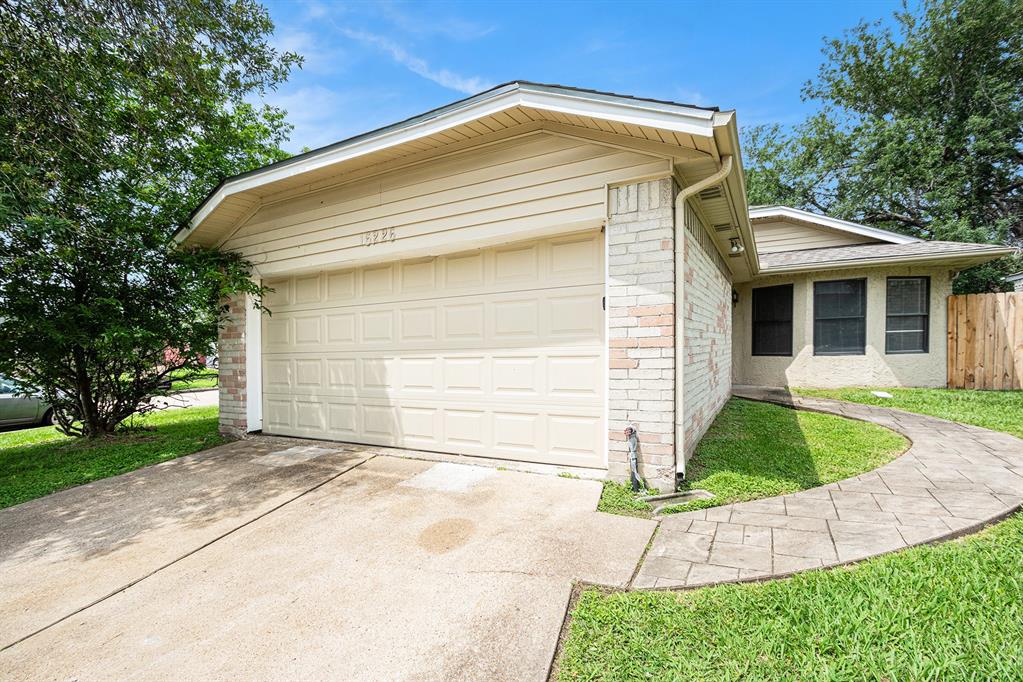 16226 Alden Ridge Drive, Houston, Texas image 1