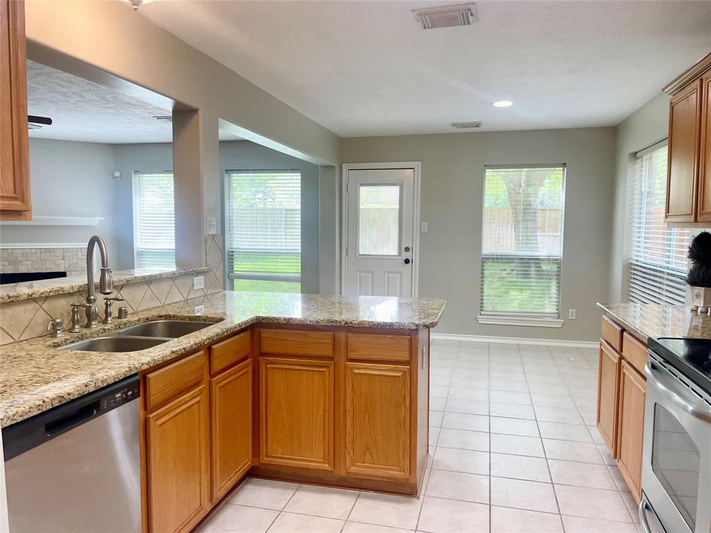 15318 Redbud Berry Way, Cypress, Texas image 23