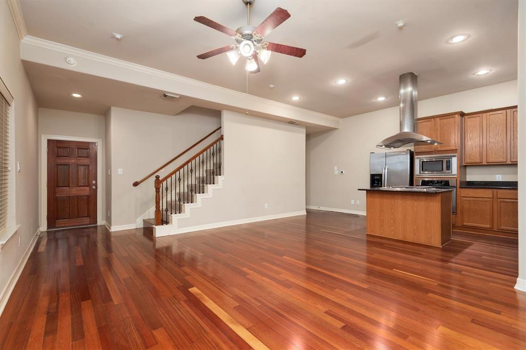 928 Mckinney Park Lane, Houston, Texas image 4