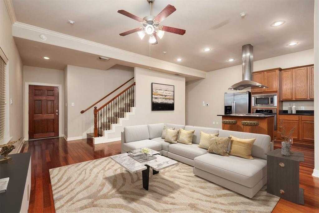 928 Mckinney Park Lane, Houston, Texas image 1