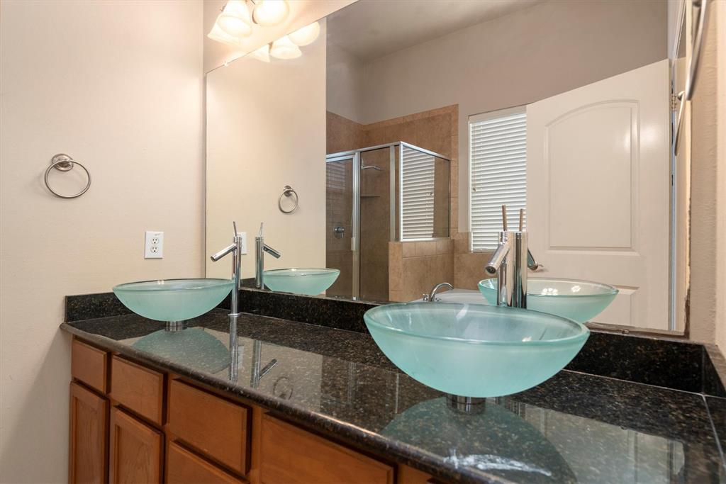 928 Mckinney Park Lane, Houston, Texas image 13