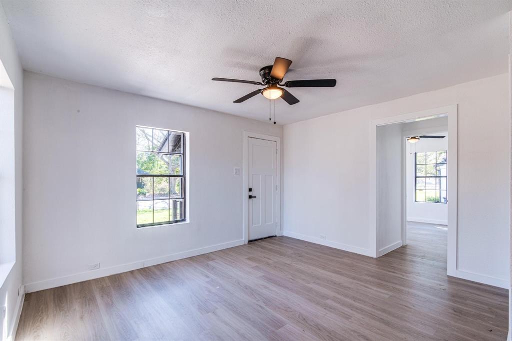 1105 N Valderas Street, Angleton, Texas image 7