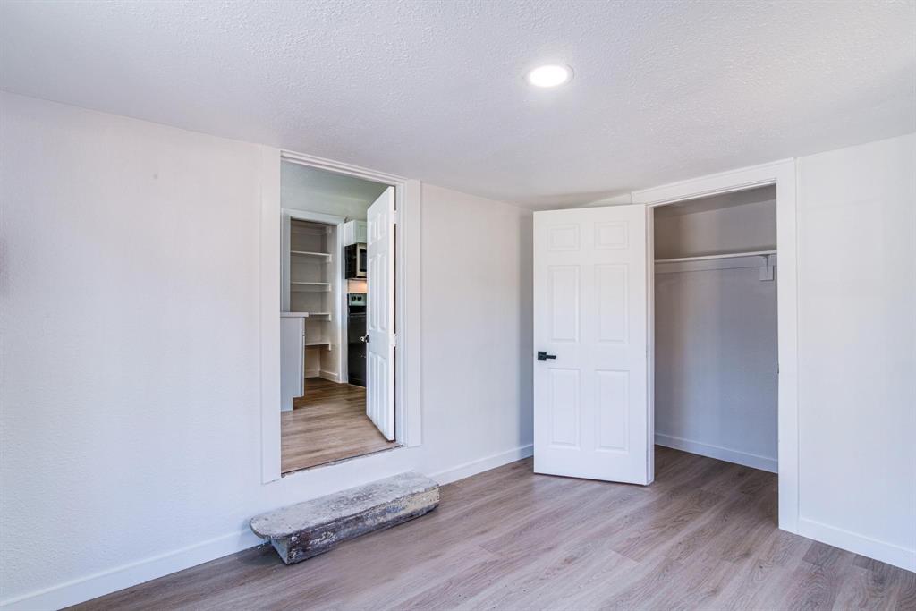 1105 N Valderas Street, Angleton, Texas image 6