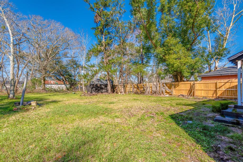 1105 N Valderas Street, Angleton, Texas image 14
