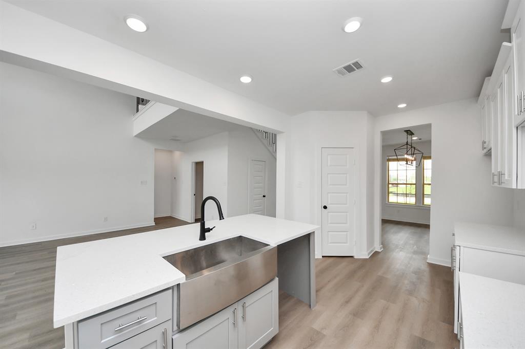 414 Kendall Crest, Alvin, Texas image 6