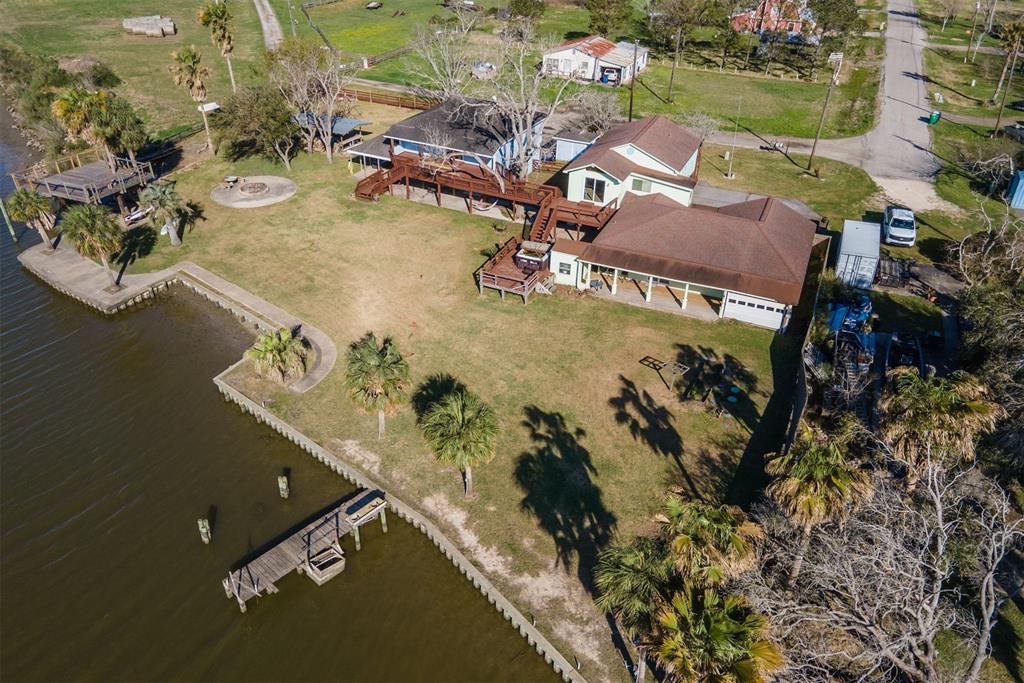 107 Annette Court, Angleton, Texas image 4