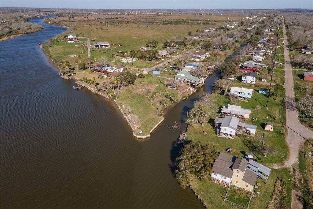 107 Annette Court, Angleton, Texas image 3