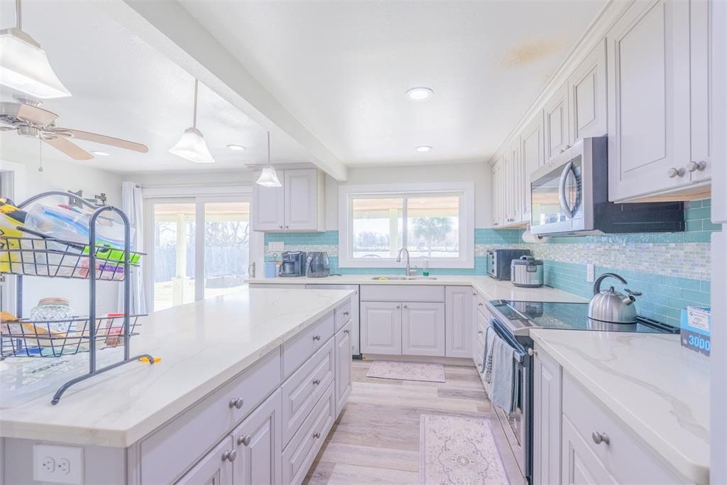 107 Annette Court, Angleton, Texas image 29