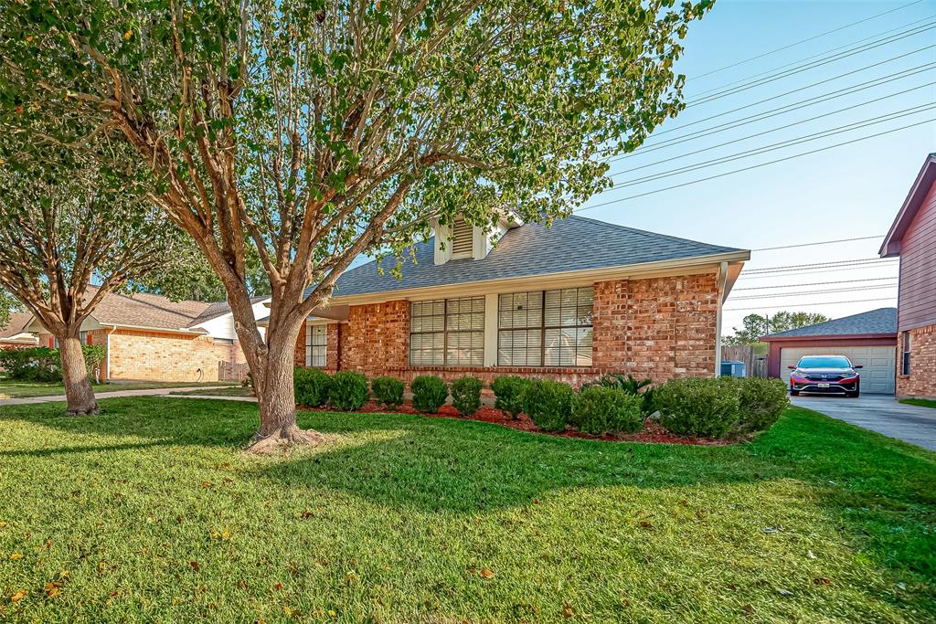 2810 Pineleaf Drive