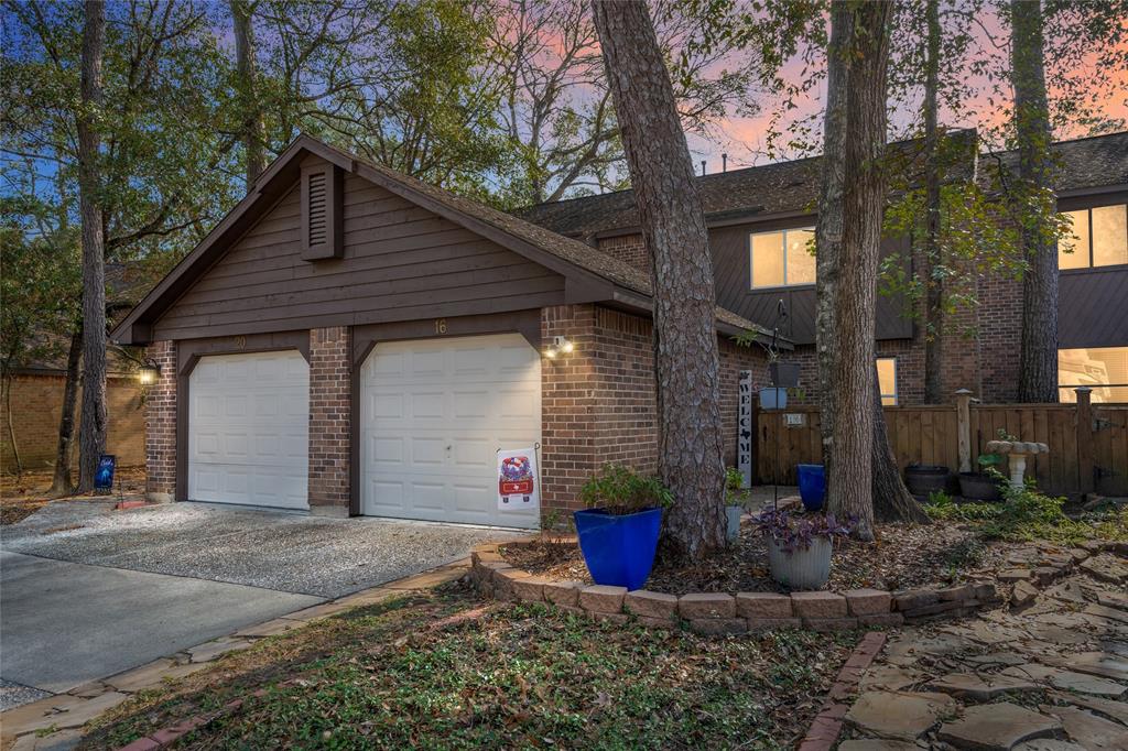 16 W Willowwood Court, The Woodlands, Texas image 1