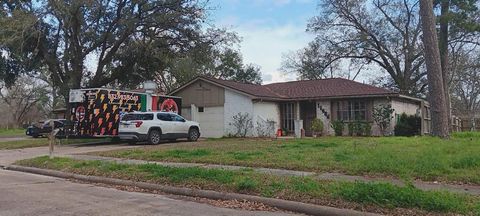 Single Family Residence in Houston TX 11606 Wood Shadows Drive.jpg