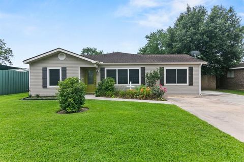 Single Family Residence in Bridge City TX 240 Roberts Avenue.jpg