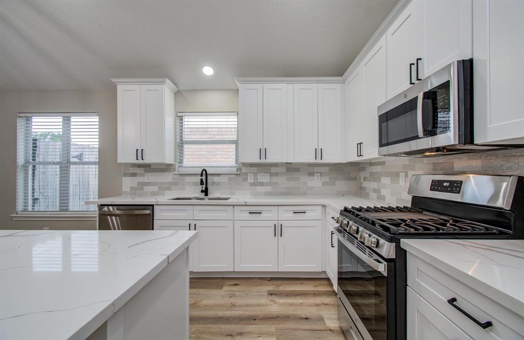 4506 Knights Court, Baytown, Texas image 10