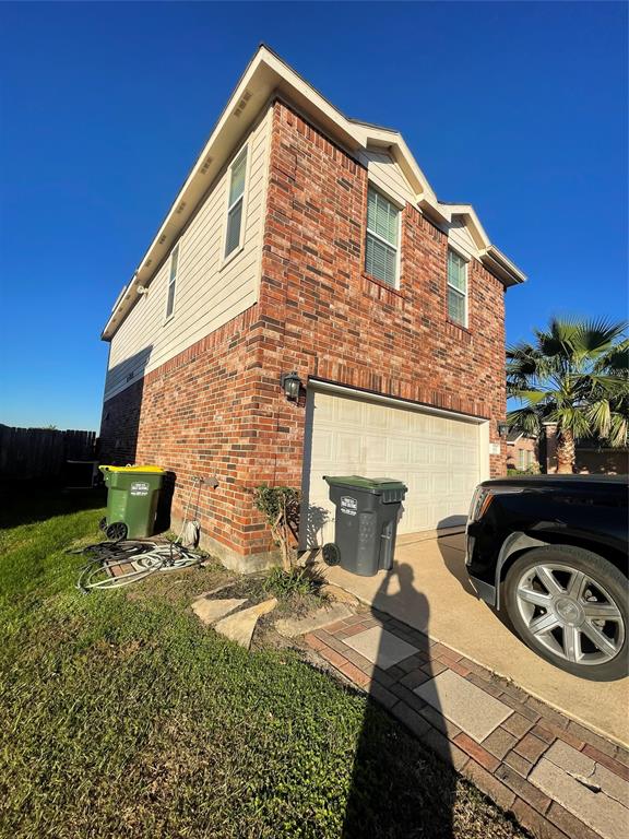 6407 Hillock Lane, Pearland, Texas image 2