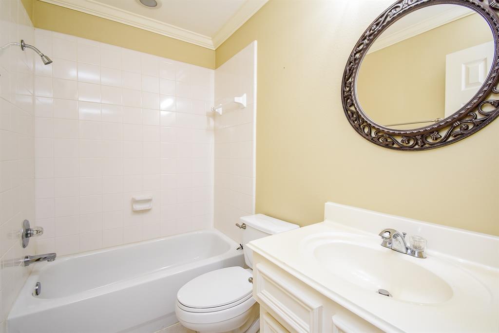 3911 Fielder Circle, Missouri City, Texas image 32