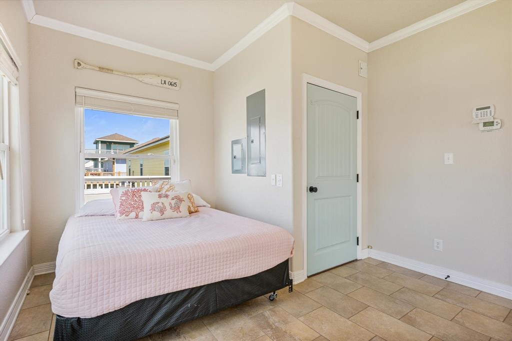 933 Raymond, Crystal Beach, Texas image 35