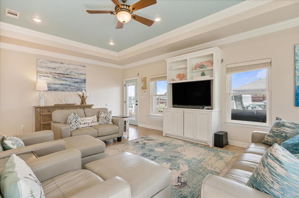 933 Raymond, Crystal Beach, Texas image 10