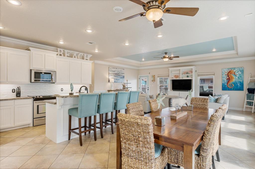 933 Raymond, Crystal Beach, Texas image 13