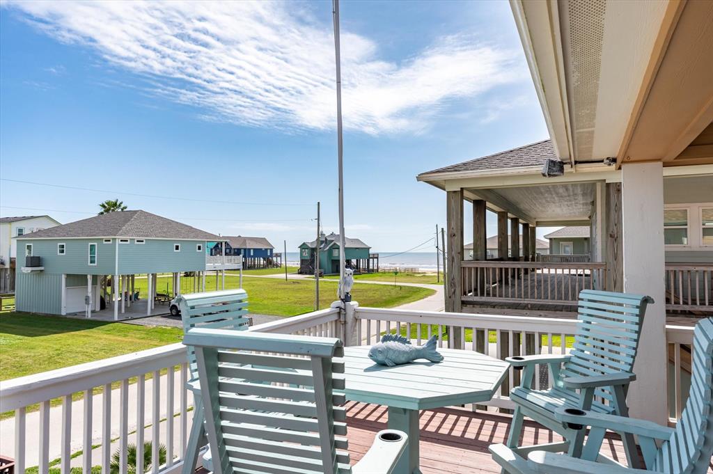 933 Raymond, Crystal Beach, Texas image 2