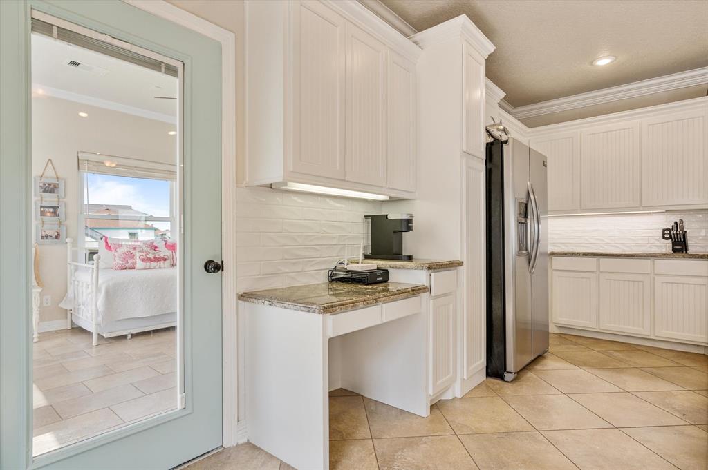 933 Raymond, Crystal Beach, Texas image 16