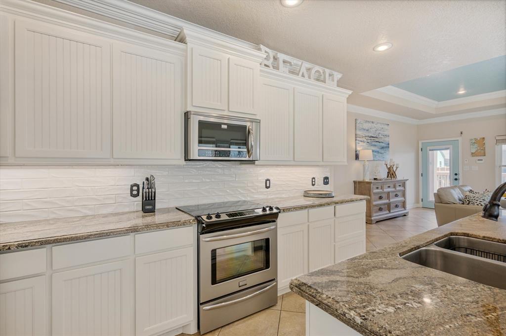 933 Raymond, Crystal Beach, Texas image 22