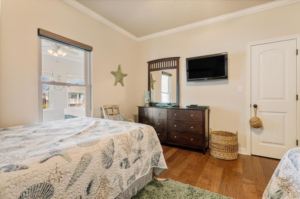 933 Raymond, Crystal Beach, Texas image 31