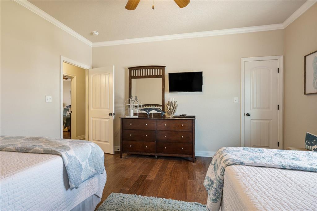933 Raymond, Crystal Beach, Texas image 38
