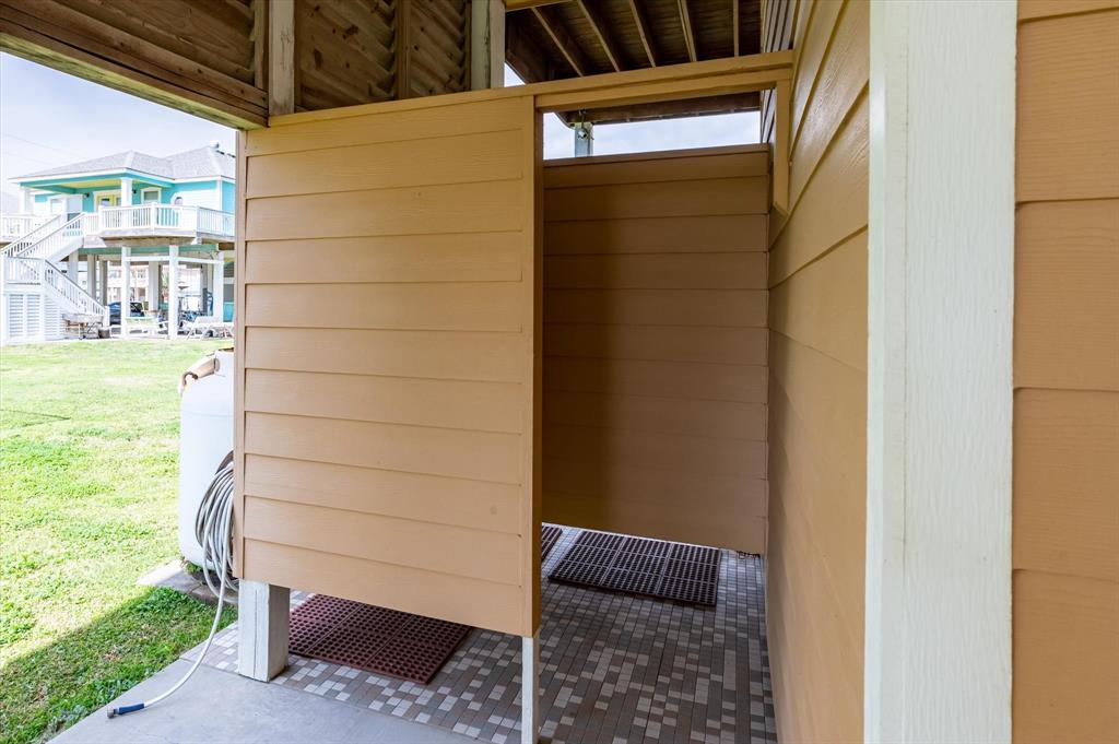 933 Raymond, Crystal Beach, Texas image 44