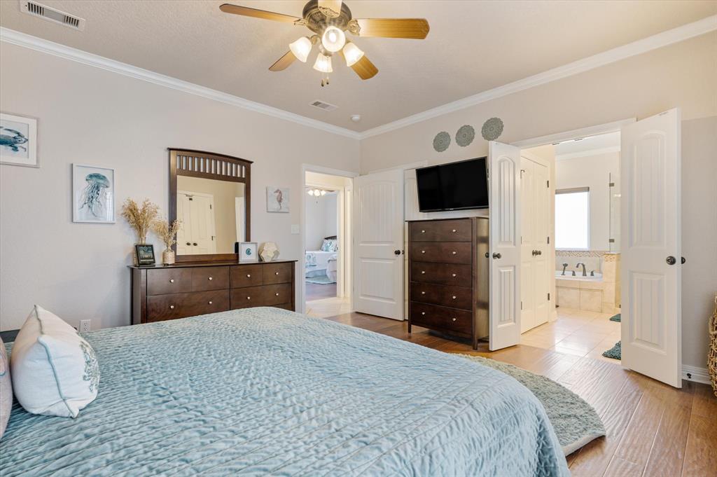 933 Raymond, Crystal Beach, Texas image 25