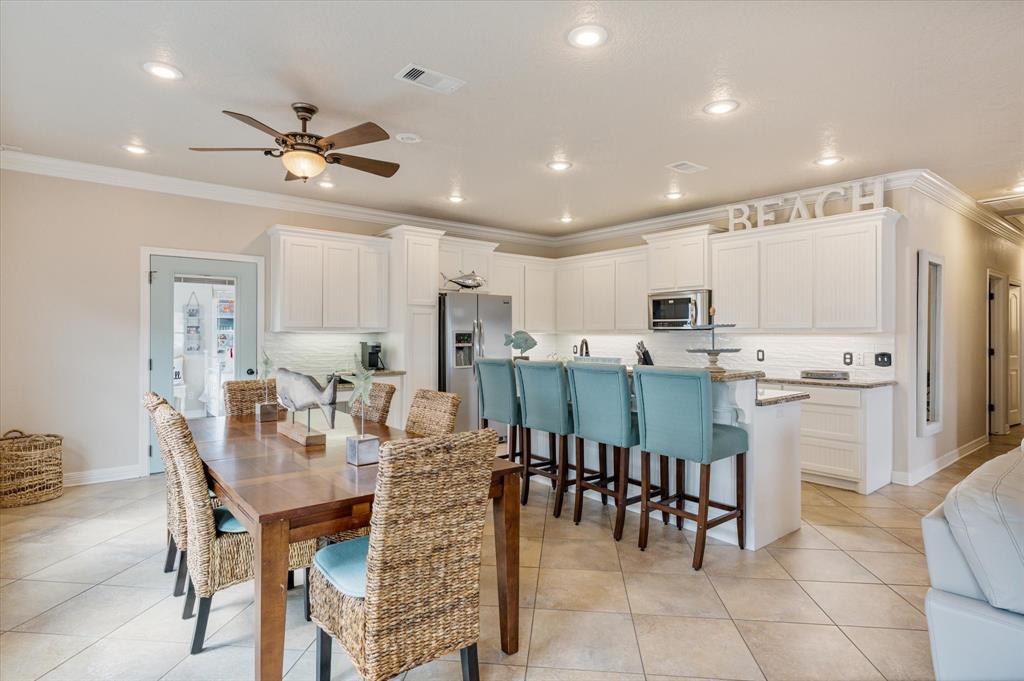 933 Raymond, Crystal Beach, Texas image 14