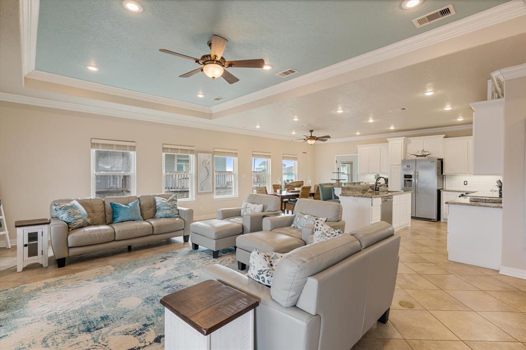 933 Raymond, Crystal Beach, Texas image 9