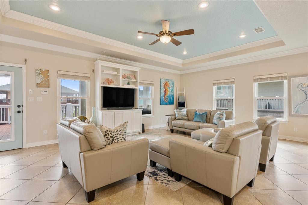 933 Raymond, Crystal Beach, Texas image 12