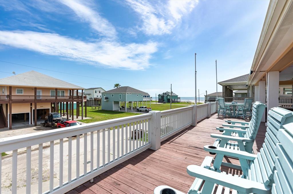 933 Raymond, Crystal Beach, Texas image 3