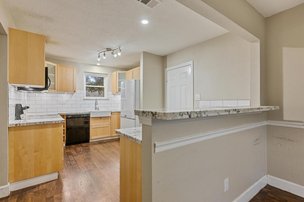502 Mary Ann Drive, Friendswood, Texas image 15