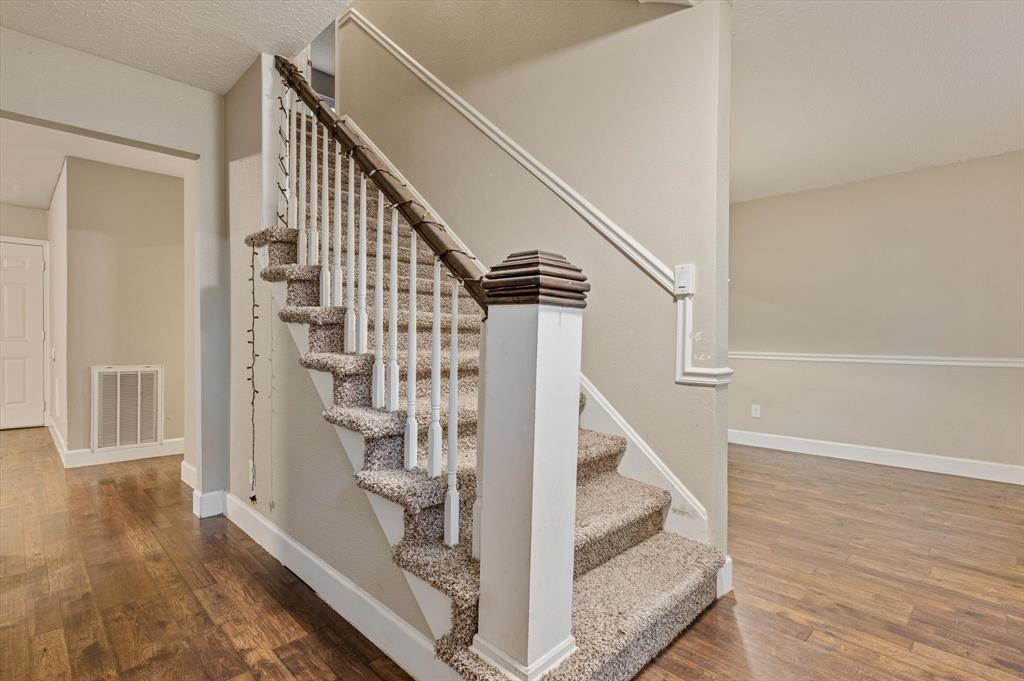 502 Mary Ann Drive, Friendswood, Texas image 6