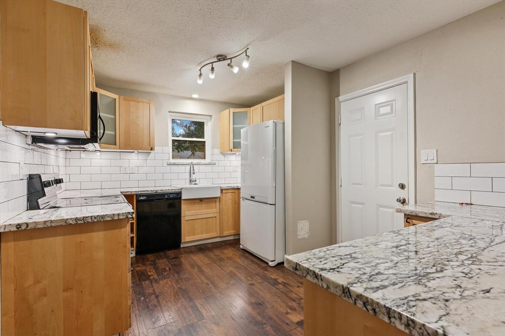 502 Mary Ann Drive, Friendswood, Texas image 10