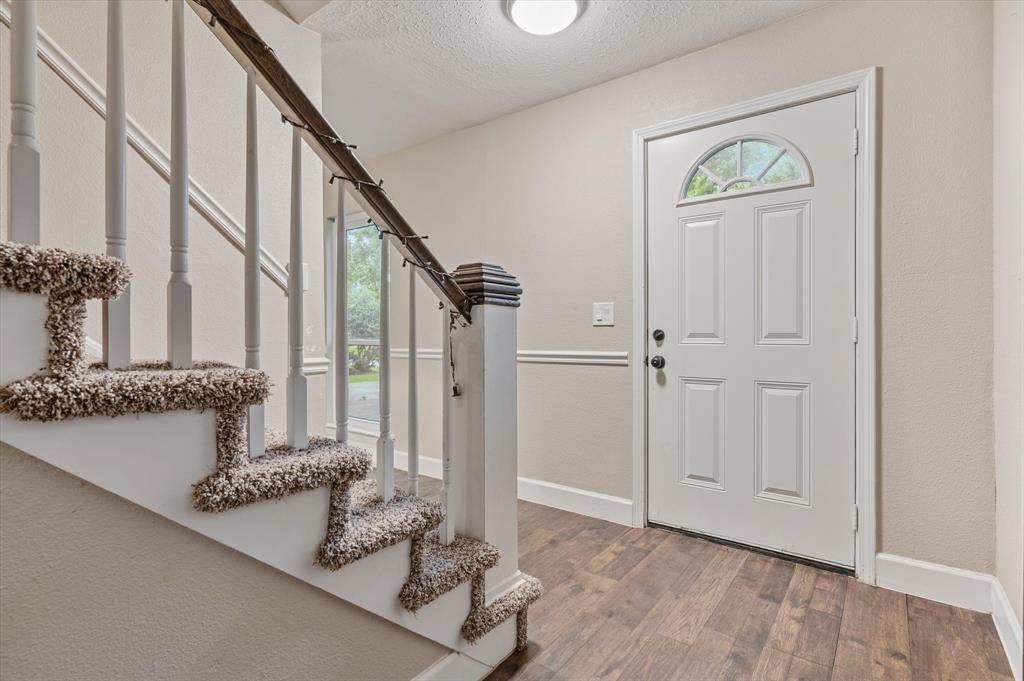 502 Mary Ann Drive, Friendswood, Texas image 5