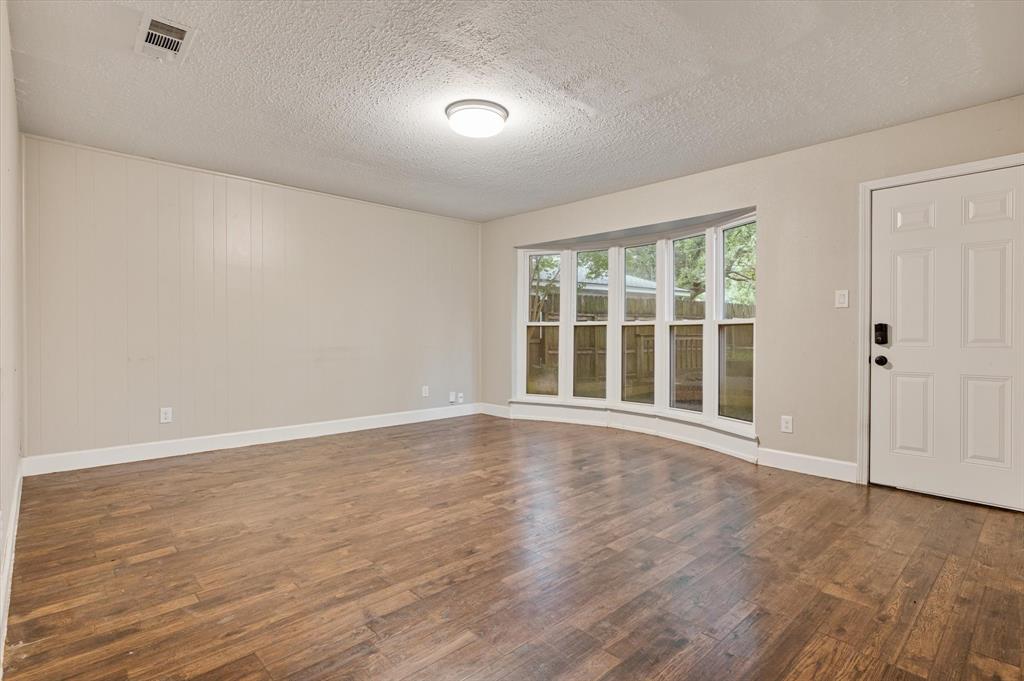 502 Mary Ann Drive, Friendswood, Texas image 7