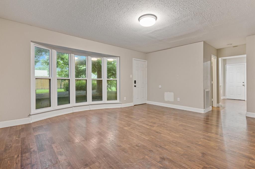 502 Mary Ann Drive, Friendswood, Texas image 8