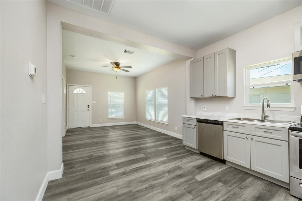 522 W Broad Street, Freeport, Texas image 8