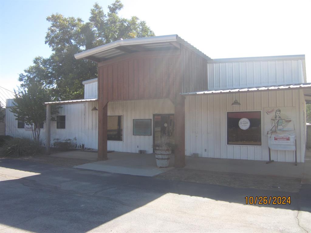 809 Avenue F, Childress, Texas image 3