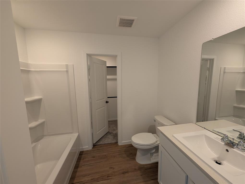 272 Laura Leigh Lane, Angleton, Texas image 8