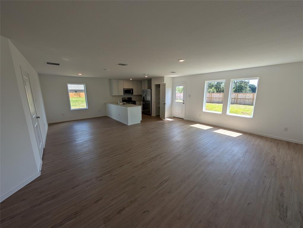 272 Laura Leigh Lane, Angleton, Texas image 5