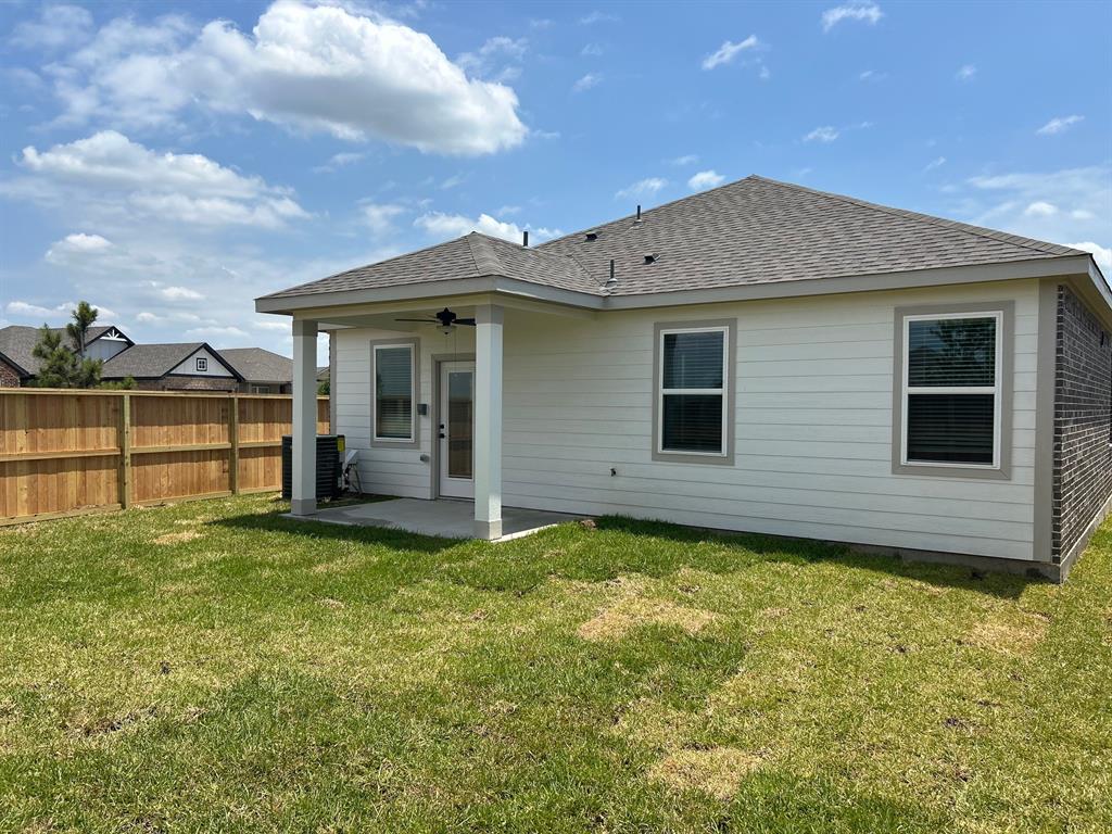 1111 Whispering Winds Drive, Beasley, Texas image 2