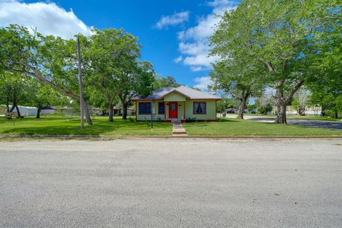 A home in Flatonia